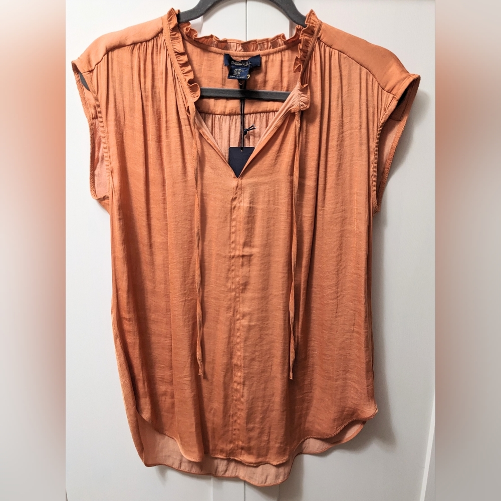RACHEL ROY, Sleeveless ruffle neck, tie front blouse, Size Extra Small.